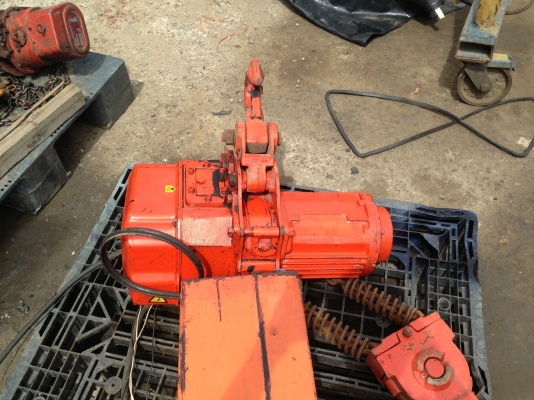 ขายรอกไฟฟ้า Elephant 5 Ton made in Japan สภาพสวยมาก อุปกรณ์รีโมทครบ สภาพสวยมาก พร้อมใช้งาน ขายรอกไฟฟ้า Elephant 5 Ton made in Japan สภาพสวยมาก อุปกรณ์รีโมทครบ สภาพสวยมาก พร้อมใช้งาน