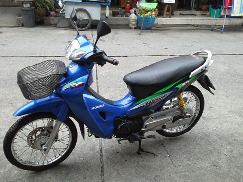 wave 125 ปี 46 สีน้ำเงิน รถสวยตั้งขายได้เลย สภาพเดิมๆ เครื่องแน่น ไม่หลวม ไม่มีควันขาว มีเล่มพร้อม ราคานี้คุ้มมาก wave 125 ปี 46 สีน้ำเงิน รถสวยตั้งขายได้เลย สภาพเดิมๆ เครื่องแน่น ไม่หลวม ไม่มีควันขาว มีเล่มพร้อม ราคานี้คุ้มมาก