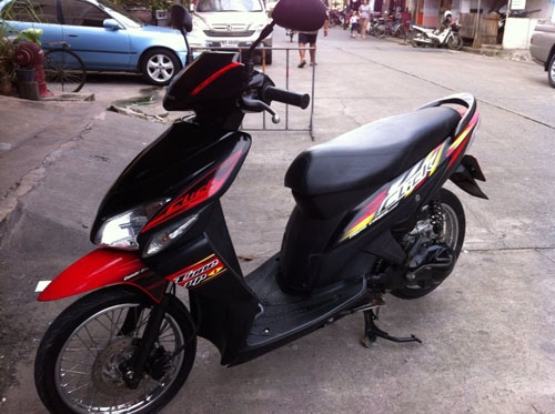 click ปี 50 คอมบายเบรค สี แดง ดำ รถบ้าน สภาพสวย เดิมๆ เครื่องแน่น เอกสารพร้อม