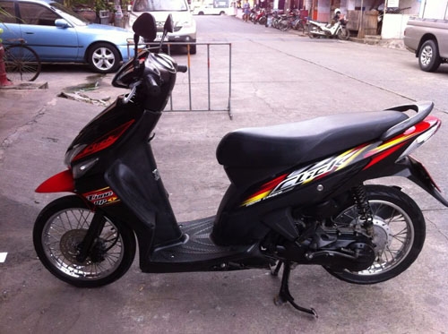 click ปี 50 คอมบายเบรค สี แดง ดำ รถบ้าน สภาพสวย เดิมๆ เครื่องแน่น เอกสารพร้อม