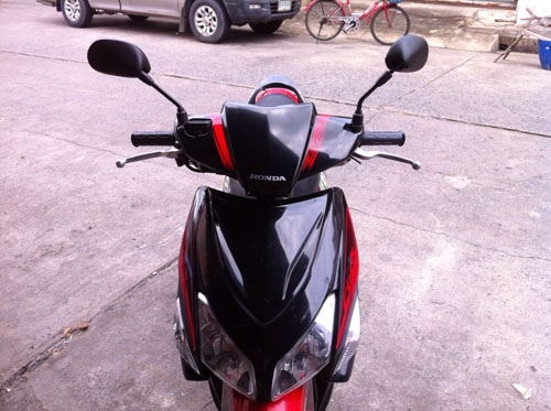 click ปี 50 คอมบายเบรค สี แดง ดำ รถบ้าน สภาพสวย เดิมๆ เครื่องแน่น เอกสารพร้อม