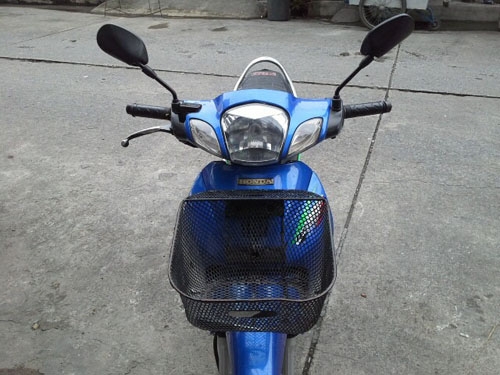 wave 125 ปี 46 สีน้ำเงิน รถสวยตั้งขายได้เลย สภาพเดิมๆ เครื่องแน่น ไม่หลวม ไม่มีควันขาว มีเล่มพร้อม ราคานี้คุ้มมาก wave 125 ปี 46 สีน้ำเงิน รถสวยตั้งขายได้เลย สภาพเดิมๆ เครื่องแน่น ไม่หลวม ไม่มีควันขาว มีเล่มพร้อม ราคานี้คุ้มมาก