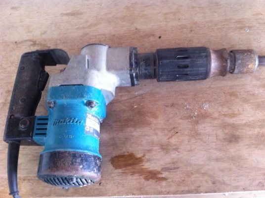 สกัดไฟฟ้า 17มม. MAKITA HM0810TA ราคาถูก