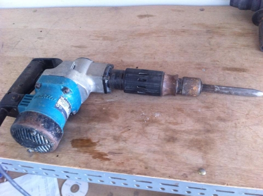 สกัดไฟฟ้า 17มม. MAKITA HM0810TA ราคาถูก