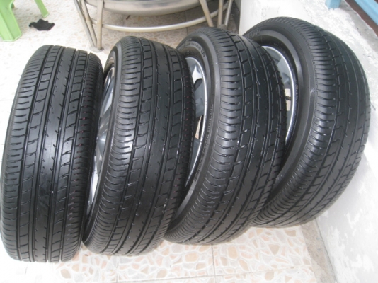 ขายล้อแม็ก Toyota vios ป้ายแดง 15"x5.5" et45 4รู100 +ยางปี13  สนใจติดต่อ เล็กคลองสามครับ (081-3747940)