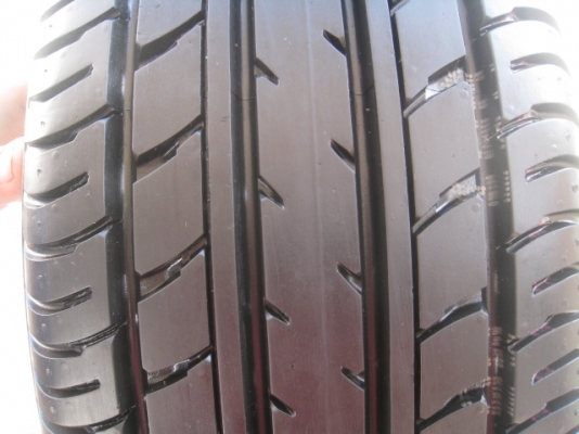 ขายล้อแม็ก Toyota vios ป้ายแดง 15"x5.5" et45 4รู100 +ยางปี13  สนใจติดต่อ เล็กคลองสามครับ (081-3747940)