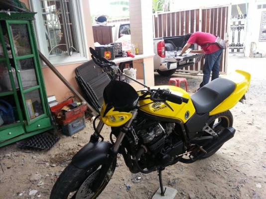 ขายด่วน honda 400 มีสำเนาทะเบียนแท้ต่อภาษีได้ครับเครื่องดีแรงพร้อมใช้งาน ส่งได้ครับ