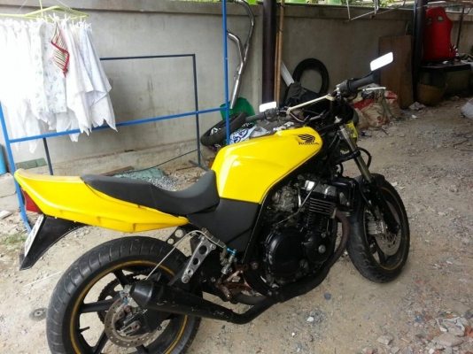 ขายด่วน honda 400 มีสำเนาทะเบียนแท้ต่อภาษีได้ครับเครื่องดีแรงพร้อมใช้งาน ส่งได้ครับ