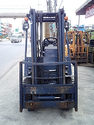 ขายรถยกโคมัสสึ 1.5 ตัน รุ่น15 เครื่องเบนซิน แผงงาสไลด์  กระบอกคู่  เสาสูง 3 เมตร  ยางตันใหม่ พวงมาลัยเพาเว่อร์  สีเดิมจากนอก นำเข้าจากญี่ปุ่น ใช้งานได้ทันที