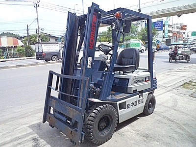 ขายรถยกโคมัสสึ 1.5 ตัน รุ่น15 เครื่องเบนซิน แผงงาสไลด์  กระบอกคู่  เสาสูง 3 เมตร  ยางตันใหม่ พวงมาลัยเพาเว่อร์  สีเดิมจากนอก นำเข้าจากญี่ปุ่น ใช้งานได้ทันที