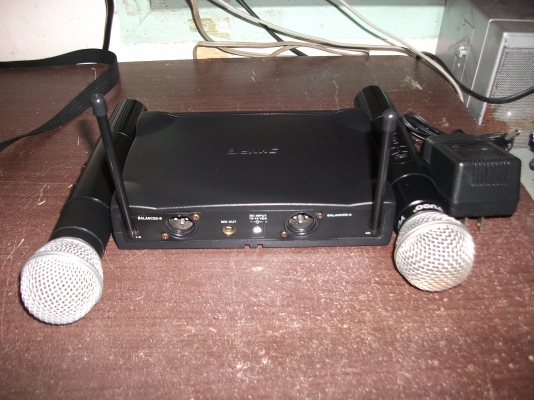 ต้องการขายไมค์ SHURE 1ชุด 2000 บาท ย่าน UHF ต้องการขายไมค์ SHURE 1ชุด 2000 บาท ย่าน UHF