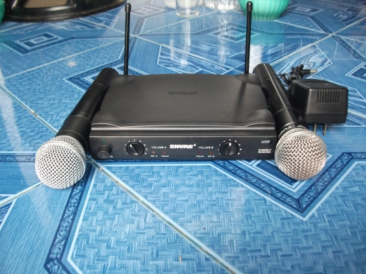 ต้องการขายไมค์ SHURE 1ชุด  2000  บาท   ย่าน UHF