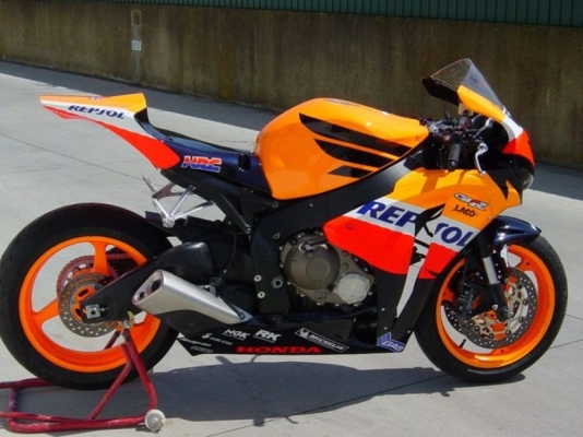 ขายแฟริ้งท้ายcbr1000 ราคาปกติ 2000 พิเศษ 1600 ขายแฟริ้งท้ายcbr1000 ราคาปกติ 2000 พิเศษ 1600