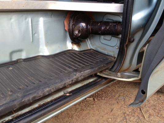 ขายด่วนรถตู้บ้านแท้ๆ ไม่ค่อยได้ใช้เจ้าของขายเอง toyota ปี 2000 สภาพเดิมๆบางๆทั้งสีและสติ๊กเกอร์แท้ทั้งคันพร้อมเครื่องเสียง แม็ก 15&quot; แอร์เย็นฉ่ำเบาะ VIP.10ที่นั่ง