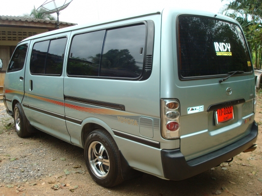 ขายด่วนรถตู้บ้านแท้ๆ ไม่ค่อยได้ใช้เจ้าของขายเอง toyota ปี 2000 สภาพเดิมๆบางๆทั้งสีและสติ๊กเกอร์แท้ทั้งคันพร้อมเครื่องเสียง แม็ก 15&quot; แอร์เย็นฉ่ำเบาะ VIP.10ที่นั่ง