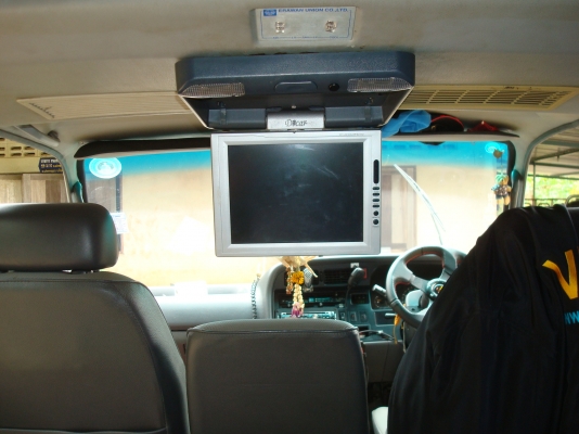 ขายด่วนรถตู้บ้านแท้ๆ ไม่ค่อยได้ใช้เจ้าของขายเอง toyota ปี 2000 สภาพเดิมๆบางๆทั้งสีและสติ๊กเกอร์แท้ทั้งคันพร้อมเครื่องเสียง แม็ก 15&quot; แอร์เย็นฉ่ำเบาะ VIP.10ที่นั่ง