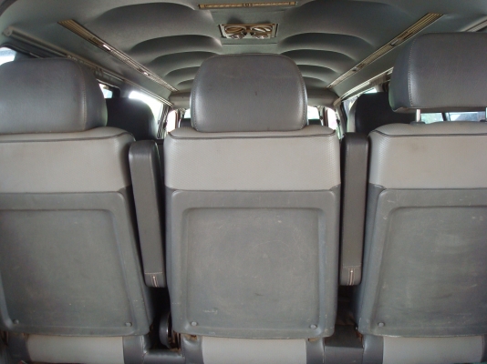 ขายด่วนรถตู้บ้านแท้ๆ ไม่ค่อยได้ใช้เจ้าของขายเอง toyota ปี 2000 สภาพเดิมๆบางๆทั้งสีและสติ๊กเกอร์แท้ทั้งคันพร้อมเครื่องเสียง แม็ก 15&quot; แอร์เย็นฉ่ำเบาะ VIP.10ที่นั่ง