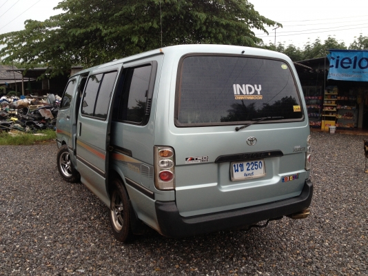 ขายด่วนรถตู้บ้านแท้ๆ ไม่ค่อยได้ใช้เจ้าของขายเอง toyota ปี 2000 สภาพเดิมๆบางๆทั้งสีและสติ๊กเกอร์แท้ทั้งคันพร้อมเครื่องเสียง แม็ก 15&quot; แอร์เย็นฉ่ำเบาะ VIP.10ที่นั่ง