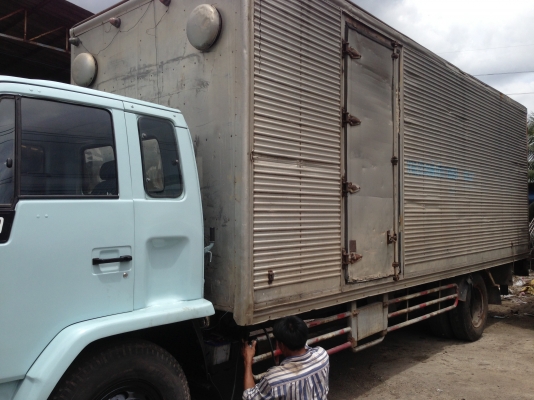 ขาย 6 ล้อ อีซูซุ FTR  เครื่อง 160 แรง ตู้แห้ง ยาว 7 เมตร