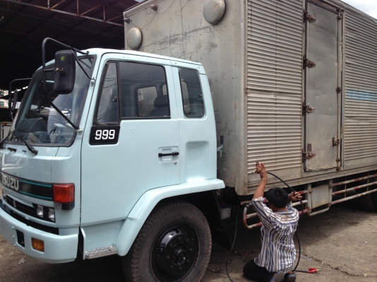 ขาย 6 ล้อ อีซูซุ FTR  เครื่อง 160 แรง ตู้แห้ง ยาว 7 เมตร