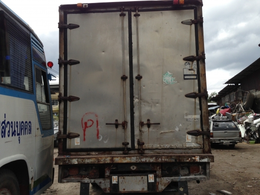 ขาย 6 ล้อ อีซูซุ FTR  เครื่อง 160 แรง ตู้แห้ง ยาว 7 เมตร