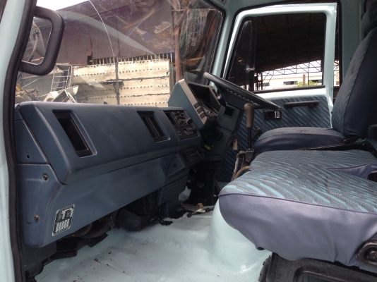 ขาย 6 ล้อ อีซูซุ FTR  เครื่อง 160 แรง ตู้แห้ง ยาว 7 เมตร