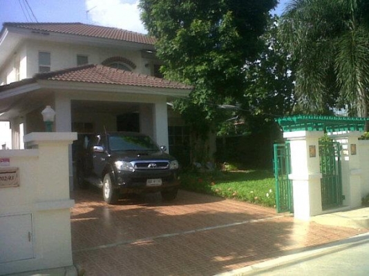 Toyota vigo 4ประตู Perranner 2.5 E ปี 2011