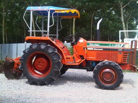 ขายรถไถ Kubota L1-26 (4WD) พร้อมผานหลัง ขายรถไถ Kubota L1-26 (4WD) พร้อมผานหลัง