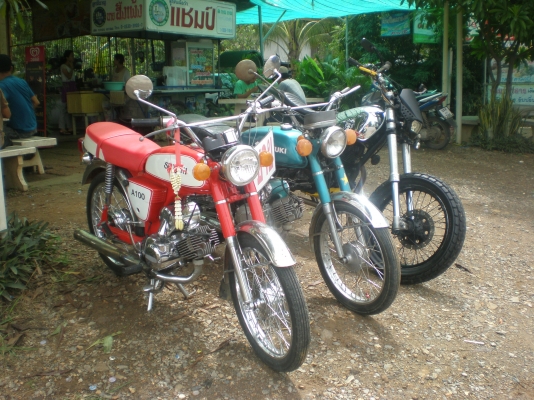 A100 (สีเเดง) สภาพประกวด มีเล่มทะเบียน ราคา 26,500