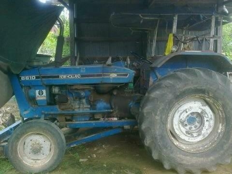 FORD 6600 T3 - 1 เพลา อุปกรณ์ครบพร้อม มีใบมีดดันหน้า ผานพรวนดิน 6 เครื่องแรงดี แห้งดีไม่เยิ้ม ช่วงล่างยางสภาพดี 70\% พร้อมใช้งาน เอกสารเล่มทะเบียนครบพร้อม ราคาต่อรองได้ครับ