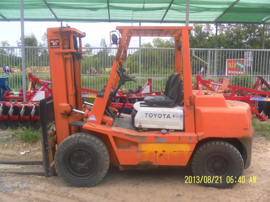 ขายรถโฟล์คลิฟท์โตโยต้า3FD35 3.5ตันเสาสูง3เมตรเก่านอกพร้อมใช้ราคา270000บาทสนใจโทร0816426706