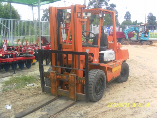 ขายรถโฟล์คลิฟท์โตโยต้า3FD35 3.5ตันเสาสูง3เมตรเก่านอกพร้อมใช้ราคา270000บาทสนใจโทร0816426706