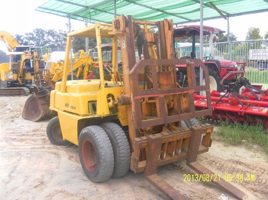 ขายรถโฟล์คลิฟท์โคมัสสุFD35-2 3.5ตันเสาสูง3เมตรเก่านอกพร้อมใช้ราคา260000บาทสนใจโทร0816426706