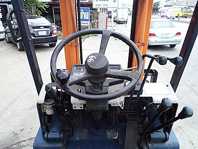 ขายรถยกโตโยต้า 1.5 ตัน รุ่น5 เครื่องเบนซิน  กระบอกคู่ ยางตันใหม่ เสาสูง 3 เมตร  พวงมาลัยเพาเว่อร์  สีเดิมจากนอก นำเข้าจากญี่ปุ่น ใช้งานได้ทันที