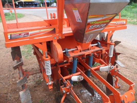 ขายแล้ว คุณสติ จ.ชัยภูมิ มารับแล้วเครื่องปลูกอ้อยร่องคู่ KUBOTA ตราช้าง รุ่น SP920 สภาพใหม่มากใช้น้อย ขอบคุณมากครับ