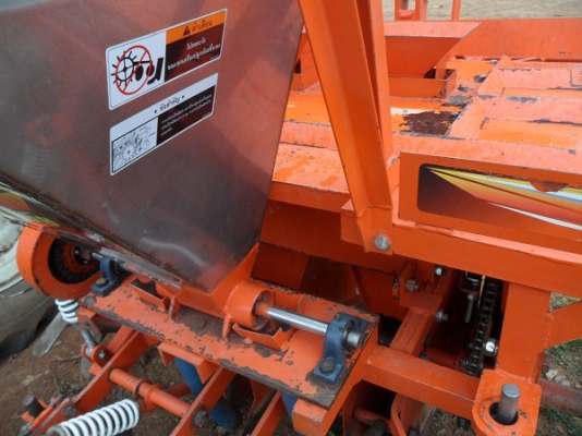 ขายแล้ว คุณสติ จ.ชัยภูมิ มารับแล้วเครื่องปลูกอ้อยร่องคู่ KUBOTA ตราช้าง รุ่น SP920 สภาพใหม่มากใช้น้อย ขอบคุณมากครับ