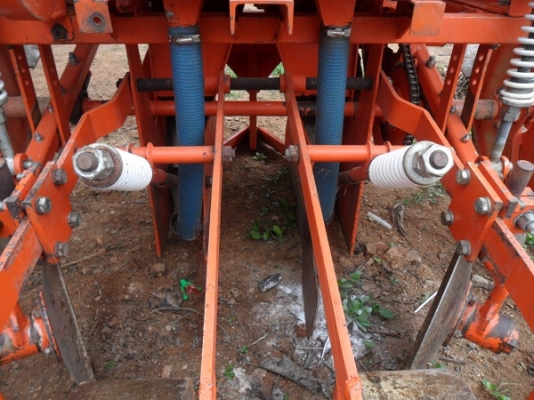 ขายแล้ว คุณสติ จ.ชัยภูมิ มารับแล้วเครื่องปลูกอ้อยร่องคู่ KUBOTA ตราช้าง รุ่น SP920 สภาพใหม่มากใช้น้อย ขอบคุณมากครับ