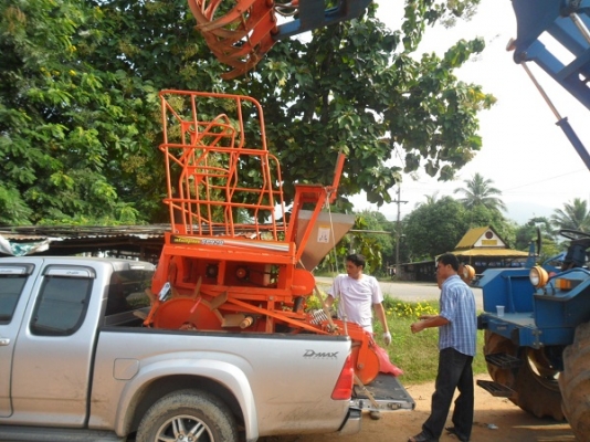 ขายแล้ว คุณสติ จ.ชัยภูมิ มารับแล้วเครื่องปลูกอ้อยร่องคู่ KUBOTA ตราช้าง รุ่น SP920 สภาพใหม่มากใช้น้อย ขอบคุณมากครับ