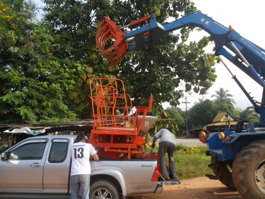 ขายแล้ว คุณสติ จ.ชัยภูมิ มารับแล้วเครื่องปลูกอ้อยร่องคู่ KUBOTA ตราช้าง รุ่น SP920 สภาพใหม่มากใช้น้อย ขอบคุณมากครับ