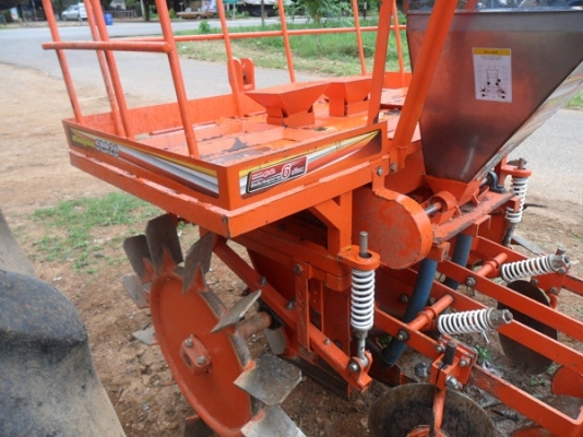 ขายแล้ว คุณสติ จ.ชัยภูมิ มารับแล้วเครื่องปลูกอ้อยร่องคู่ KUBOTA ตราช้าง รุ่น SP920 สภาพใหม่มากใช้น้อย ขอบคุณมากครับ