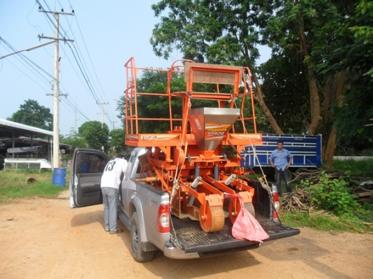 ขายแล้ว คุณสติ จ.ชัยภูมิ มารับแล้วเครื่องปลูกอ้อยร่องคู่ KUBOTA ตราช้าง รุ่น SP920 สภาพใหม่มากใช้น้อย ขอบคุณมากครับ