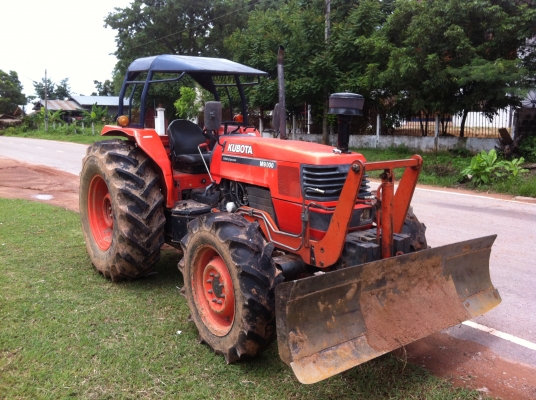 ขายด่วน !! รถไถ KUBOTA รุ่น M9000 พร้อมอุปกรณ์เสริม 680,000 บาท สภาพดีพร้อมใช้งาน