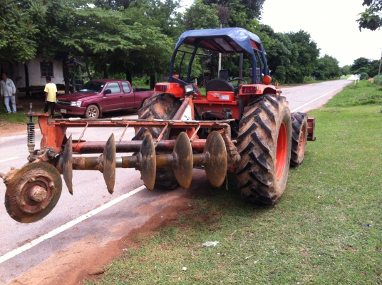ขายด่วน !! รถไถ KUBOTA รุ่น M9000 พร้อมอุปกรณ์เสริม 680,000 บาท สภาพดีพร้อมใช้งาน ขายด่วน !! รถไถ KUBOTA รุ่น M9000 พร้อมอุปกรณ์เสริม 680,000 บาท สภาพดีพร้อมใช้งาน