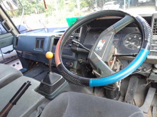 ขายรถ6ล้ออีซูซุร็อก175แรงม้า ยาง8.25 เพาเวอร์  เบรกทิฟฟี่ยาว 6เมตร เอกสารพร้อมโอน