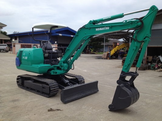รถขุด KOMATSU PC30-7 ทำสีใหม่ นำเข้า มือสองจากญี่ปุ่นแท้ๆ