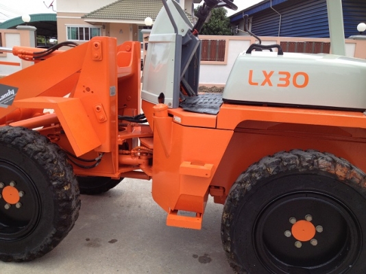 รถตักล้อยาง เอวอ่อน HITACHI LX30-2 มือสองนำเข้าจากญี่ปุ่น