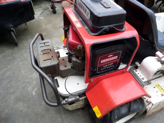 รถตัดหญ้า OREC RM90V 14 แรงแบบนั่งขับ