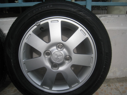 ขายล้อแม็ก Vigo TRD ป้ายแดง 16"x6.5" et40 5รู114.3 + ยาง Bridgestone Duravis r611 215/65r16 สัปดาห์ 21 ปี13 สีหน้ายางเห็นชัด 2 เส้นอีก 2 เส้นเห็นบ้างเล็กน้อยครับ ตุ่มหน้ายางมีทุกเส้นครับ  สนใจติดต่อเล็กคลองสามครับ (081-3747940)   ช่วยกด (ถูกใจ)L