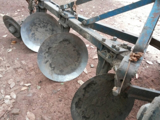 FORD 77 - 1 เพลา เครื่อง T1 รถสวยสภาพดีมากครับพร้อมใช้งาน อุปกรณ์ครบพร้อม มีใบมีดดันหน้า ผานพรวนดิน 3 CMT สภาพดีมากพร้อมใช้งาน เครื่องแห้งแรงดี ระบบไฮดรอลิกส์ไม่แตกไม่เยิ้มแห้งดีทั้งคัน ช่วงล่างแน่นยางสภาพดีหน้าหลังประมาณ 70\% พร้อมใช้งาน เอกสารเล่มทะเบียน FORD 77 - 1 เพลา เครื่อง T1 รถสวยสภาพดีมากครับพร้อมใช้งาน อุปกรณ์ครบพร้อม มีใบมีดดันหน้า ผานพรวนดิน 3 CMT สภาพดีมากพร้อมใช้งาน เครื่องแห้งแรงดี ระบบไฮดรอลิกส์ไม่แตกไม่เยิ้มแห้งดีทั้งคัน ช่วงล่างแน่นยางสภาพดีหน้าหลังประมาณ 70\% พร้อมใช้งาน เอกสารเล่มทะเบียน