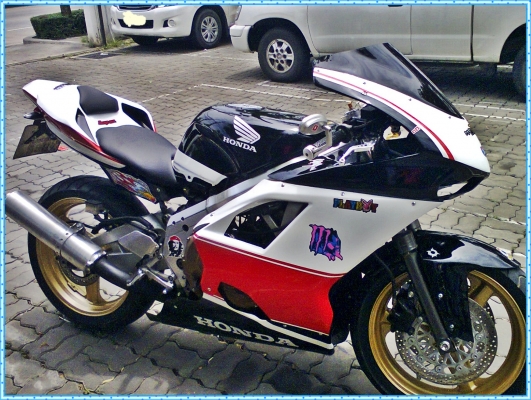 ขาย CBR400 ปี89 แฟริ่งแต่ง Ducati1198 ทะเบียนแท้ บริการส่งทั่วไทย